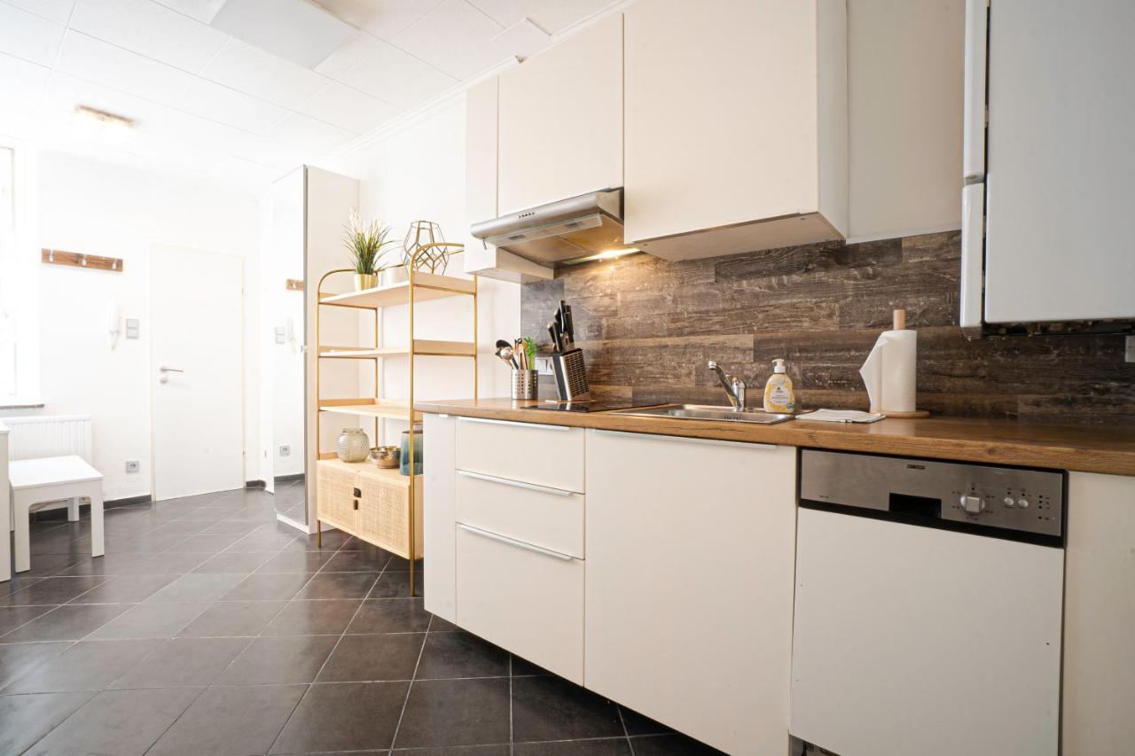 2-Room Apartment On The First Floor With Designer Renovation. Exit To The Courtyard. 15 Minutes To Schloss Schoenbrunn Wenen Buitenkant foto